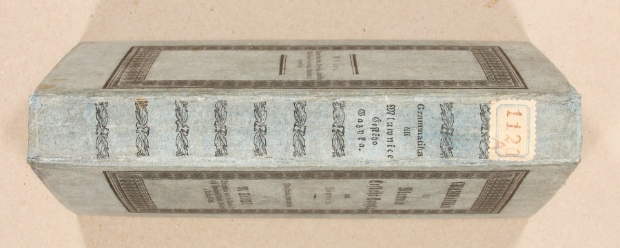 Naprawianie starych okładek kartek książek